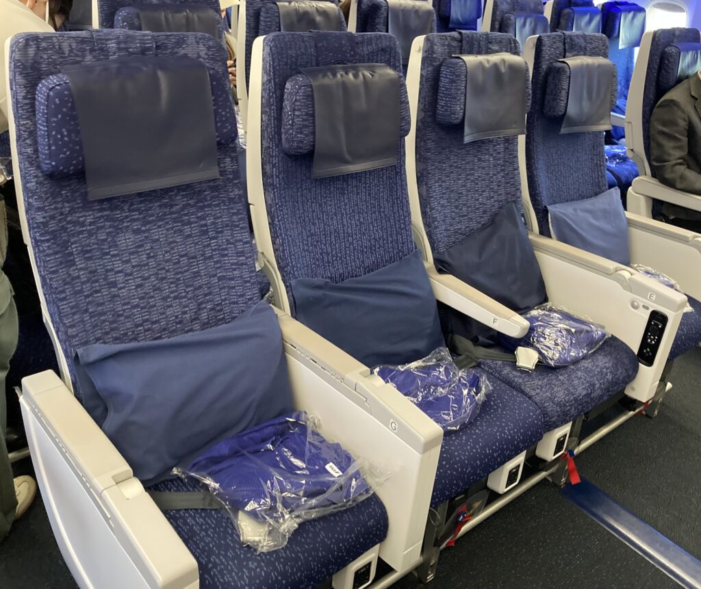 ANA ロンドン ヒースロー-羽田便のエコノミークラス