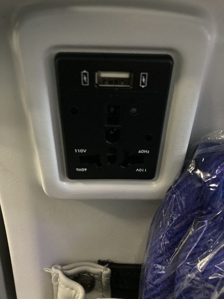 ANA ロンドン ヒースロー-羽田便のエコノミークラス